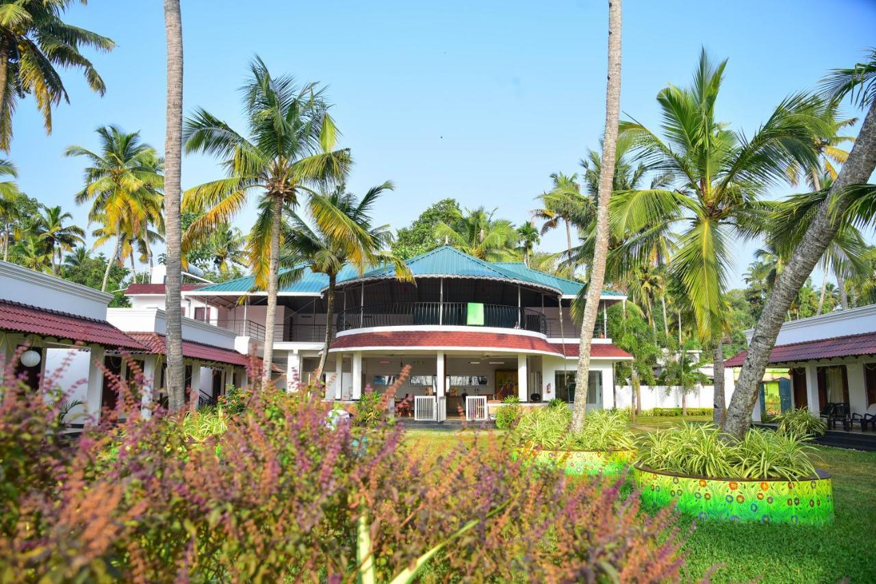 VOYE HOMES Majestic Lake&Beach Resort Varkala Paravūr Exteriör bild