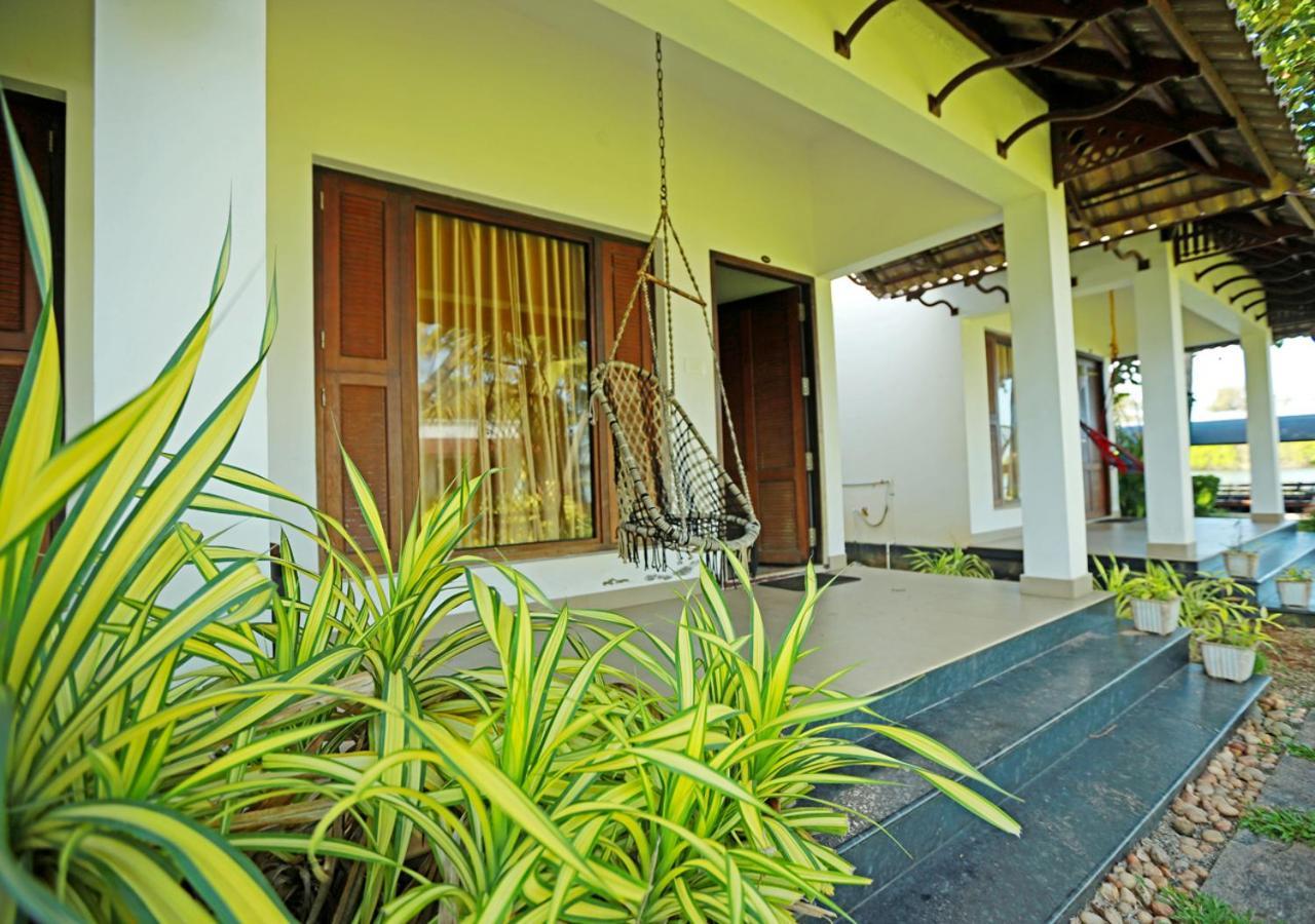 VOYE HOMES Majestic Lake&Beach Resort Varkala Paravūr Exteriör bild