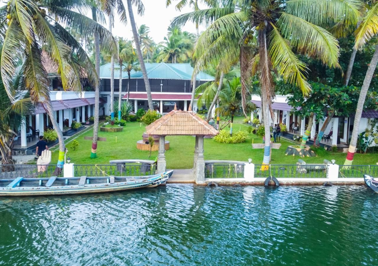 VOYE HOMES Majestic Lake&Beach Resort Varkala Paravūr Exteriör bild
