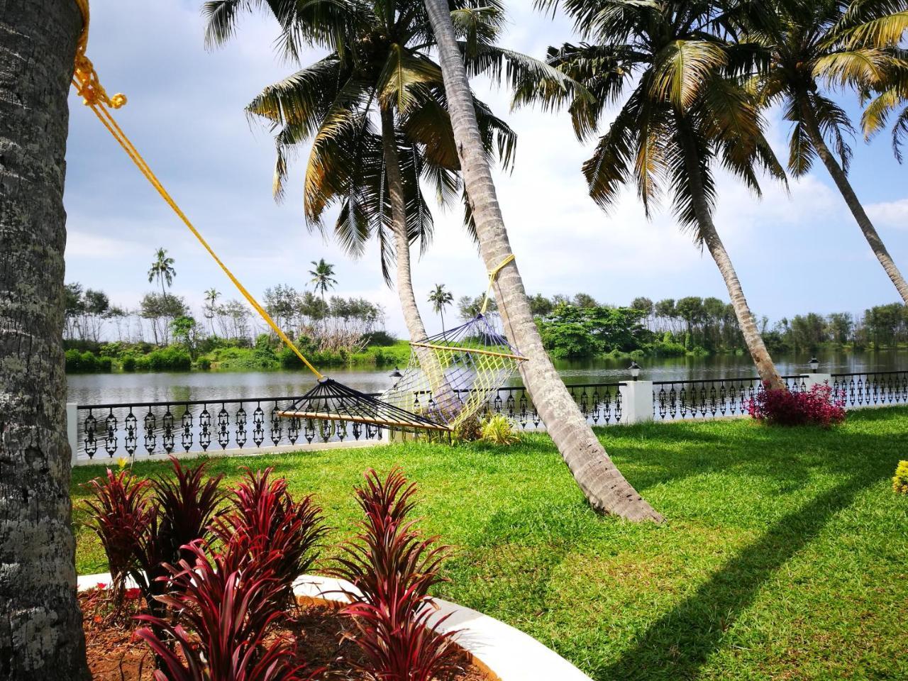 VOYE HOMES Majestic Lake&Beach Resort Varkala Paravūr Exteriör bild