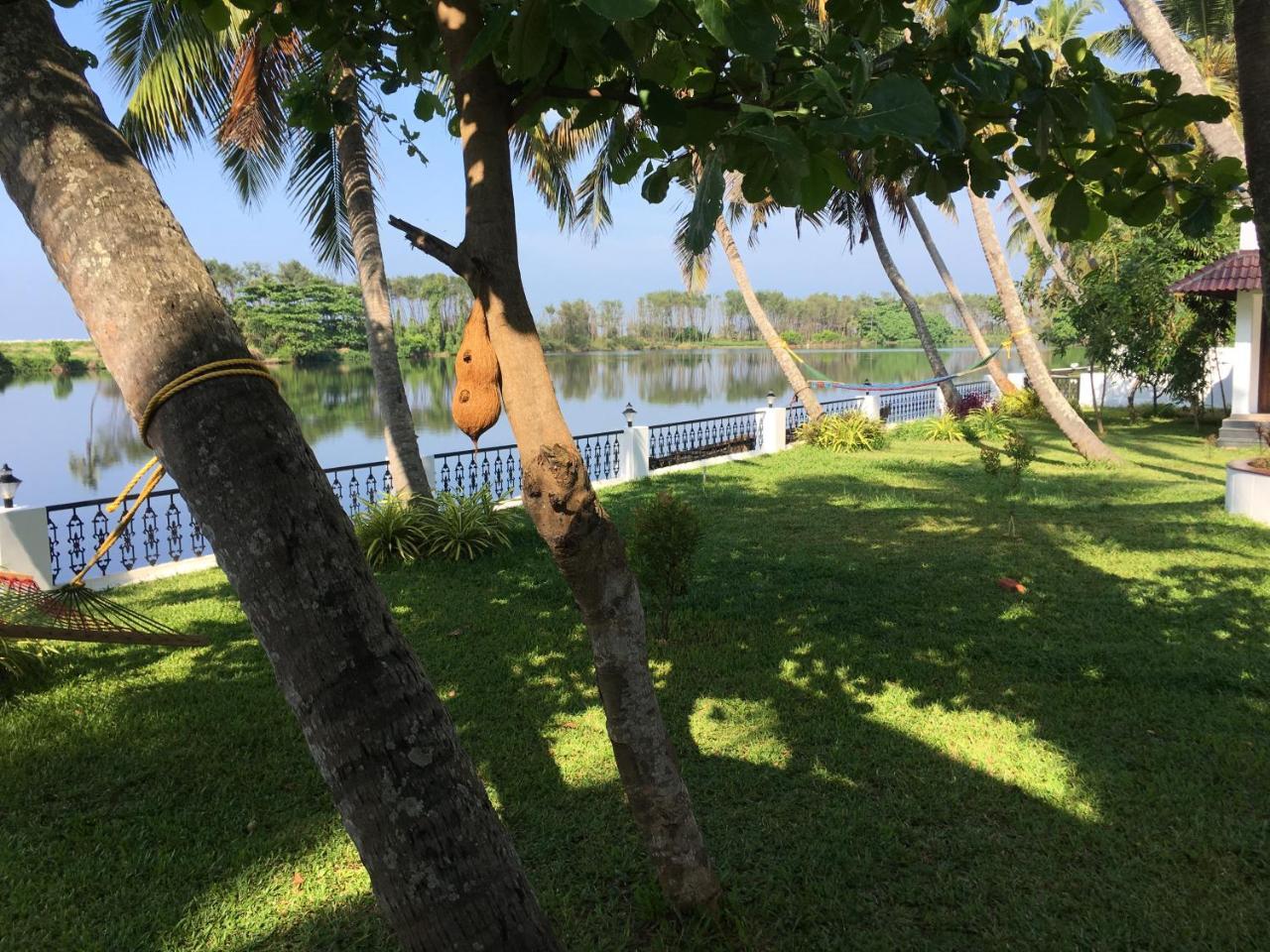 VOYE HOMES Majestic Lake&Beach Resort Varkala Paravūr Exteriör bild