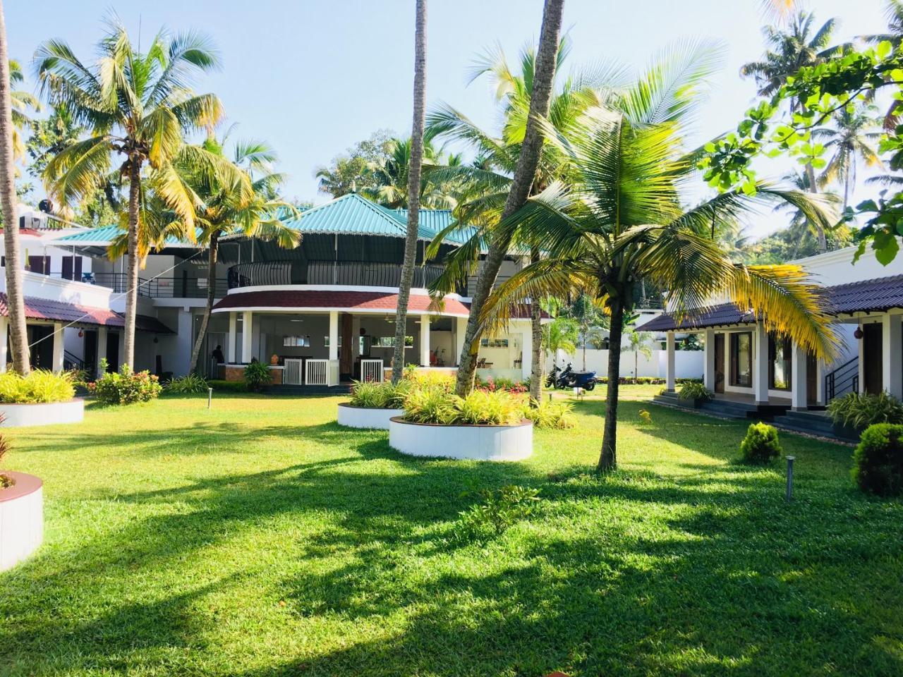 VOYE HOMES Majestic Lake&Beach Resort Varkala Paravūr Exteriör bild