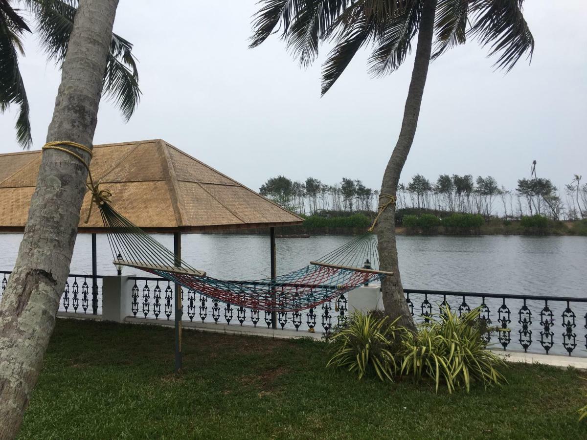 VOYE HOMES Majestic Lake&Beach Resort Varkala Paravūr Exteriör bild