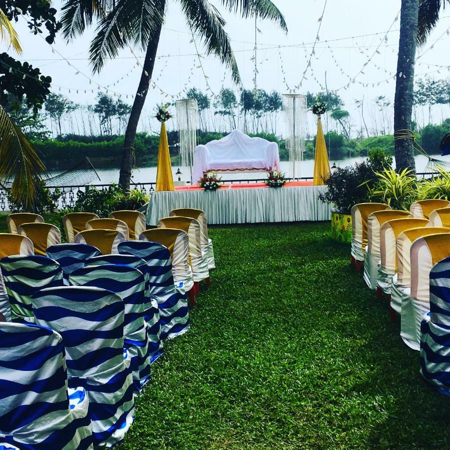 VOYE HOMES Majestic Lake&Beach Resort Varkala Paravūr Exteriör bild