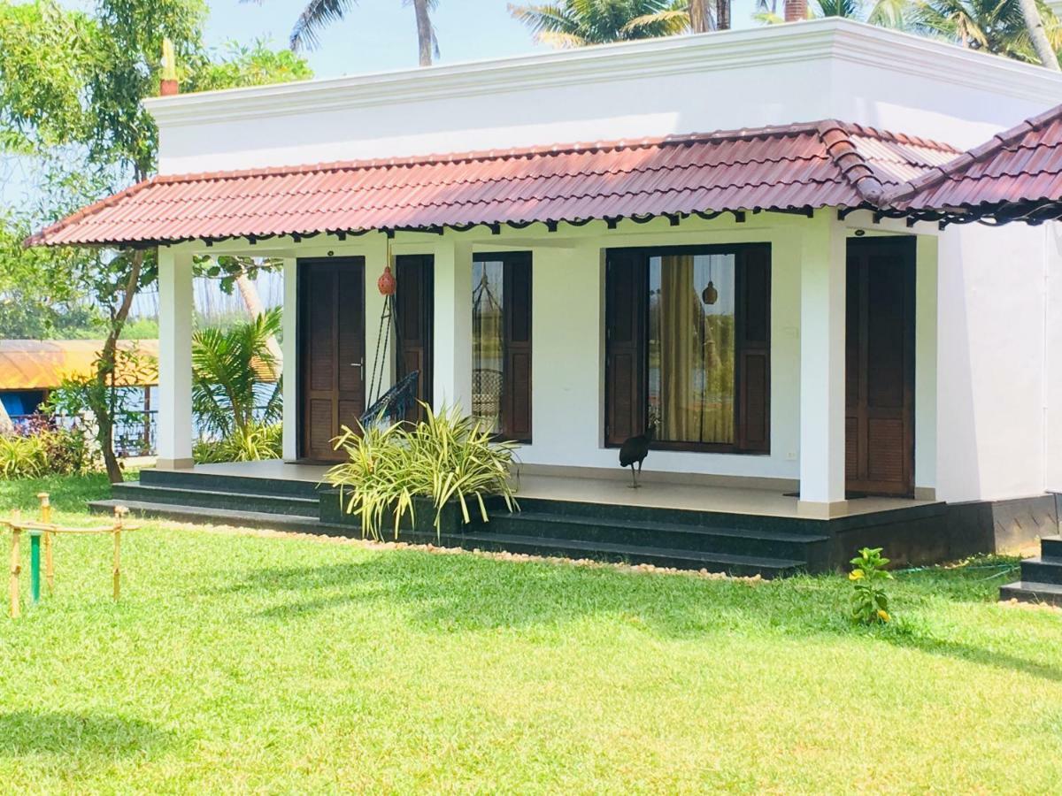 VOYE HOMES Majestic Lake&Beach Resort Varkala Paravūr Exteriör bild